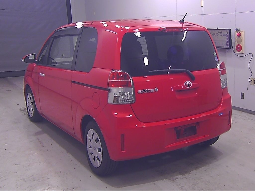 2014 Toyota Spade thumbnail