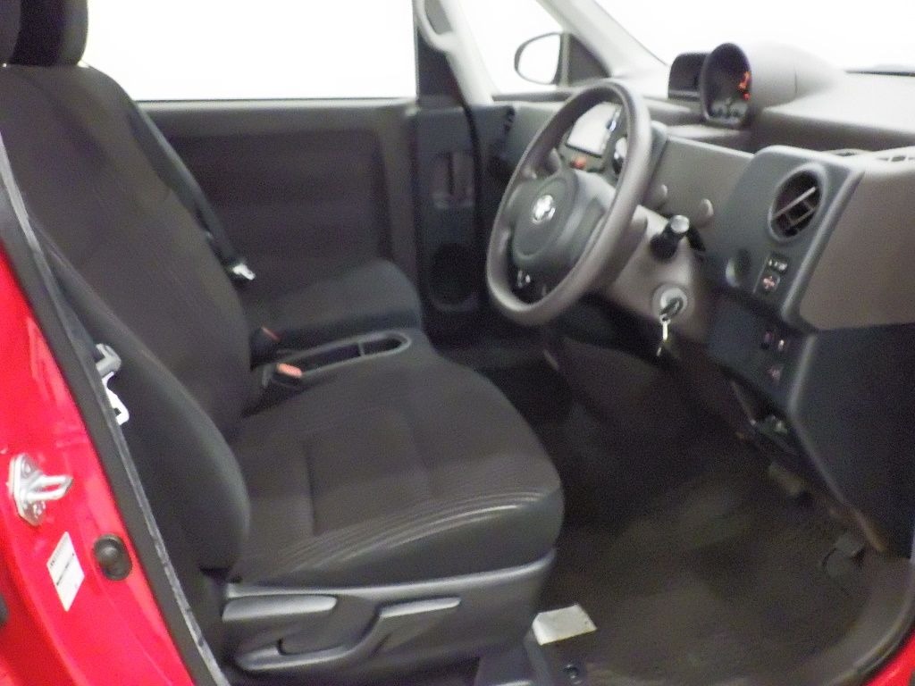 2014 Toyota Spade thumbnail