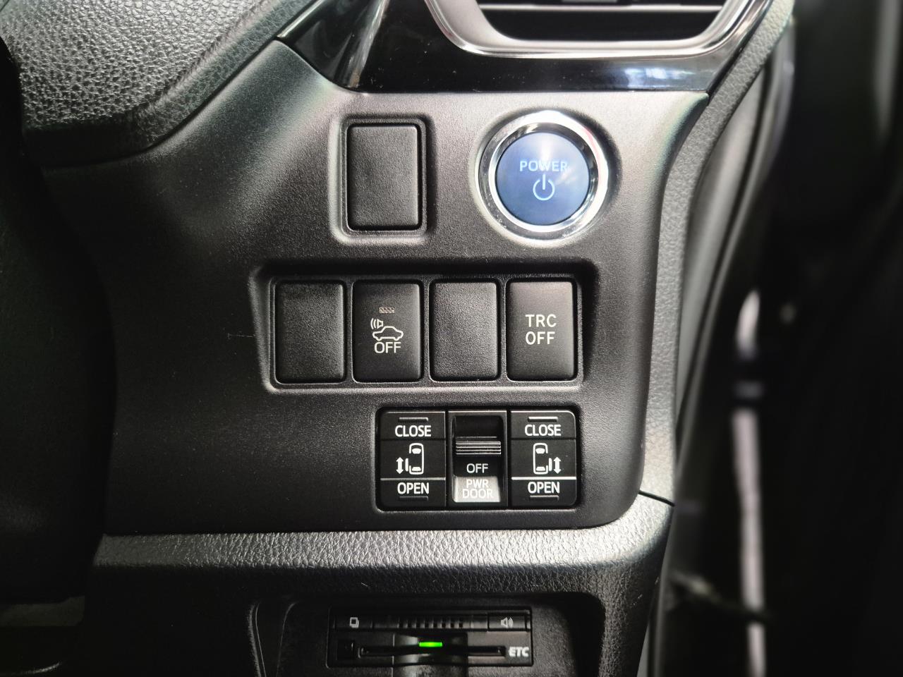 2015 Toyota ESQUIRE thumbnail