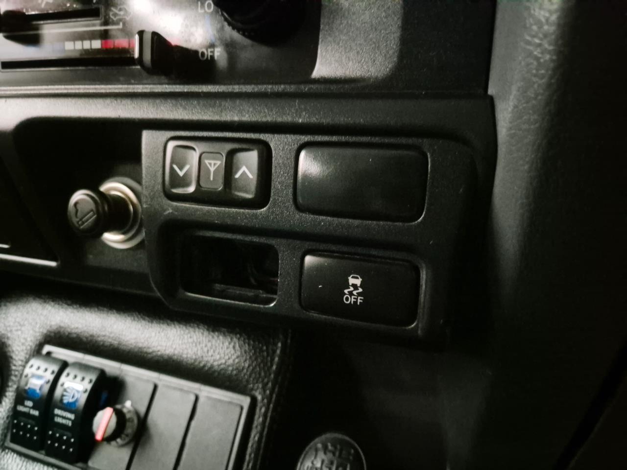 2019 Toyota Landcruiser thumbnail