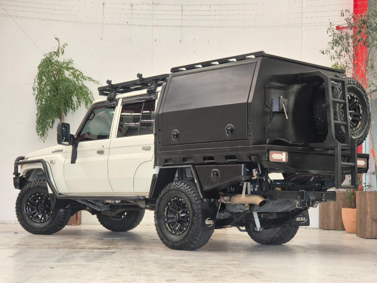 2019 Toyota Landcruiser thumbnail