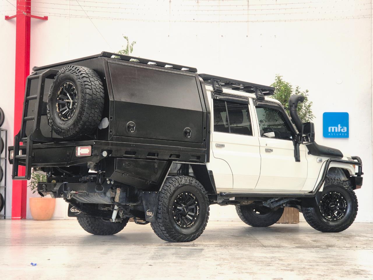 2019 Toyota Landcruiser thumbnail