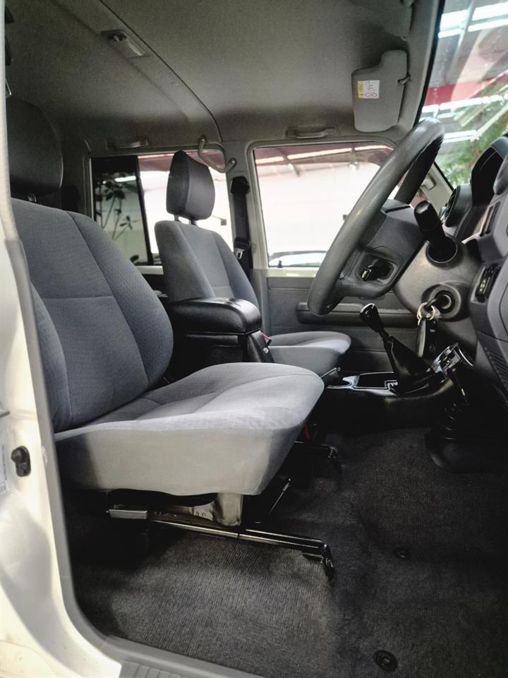 2019 Toyota Landcruiser thumbnail