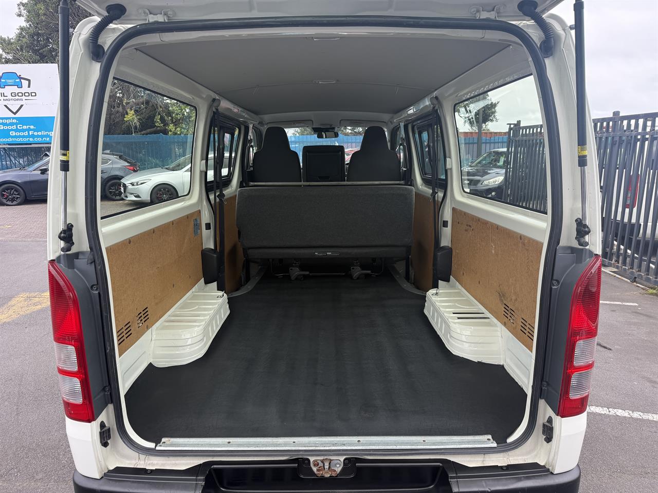 2018 Toyota Hiace thumbnail