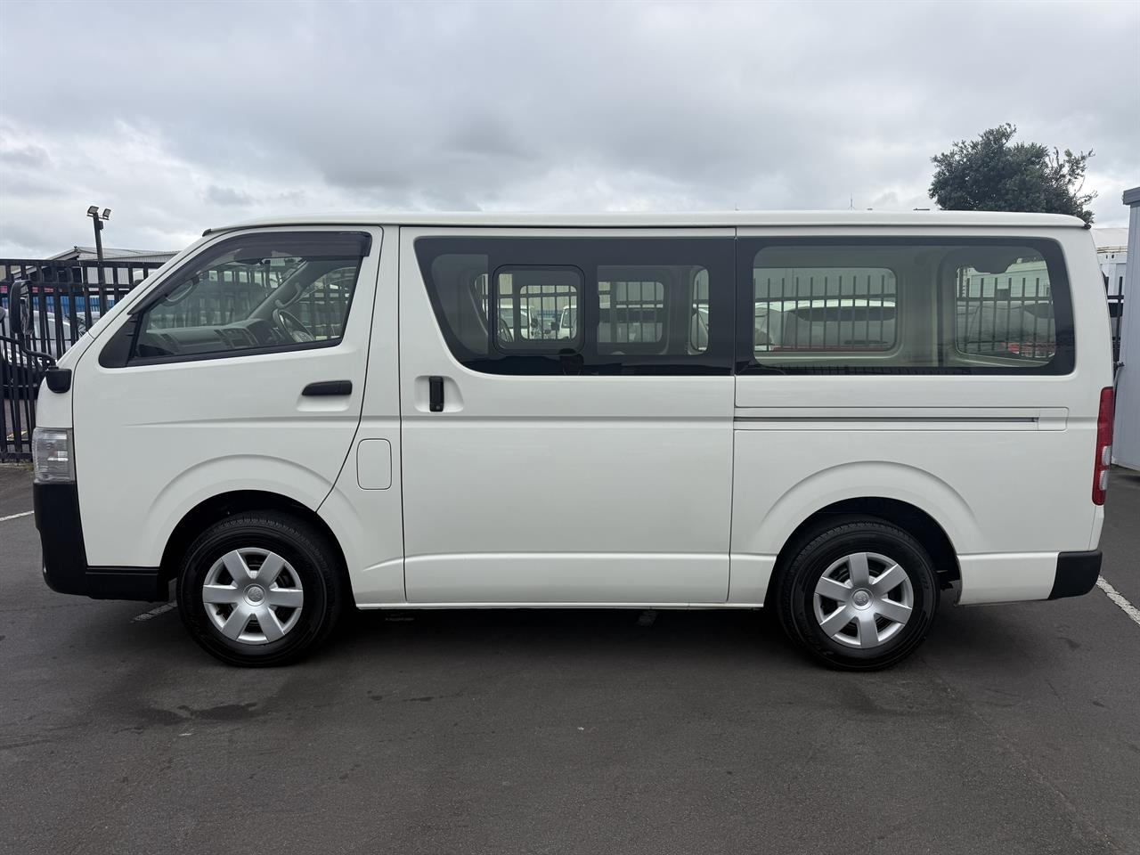 2018 Toyota Hiace thumbnail