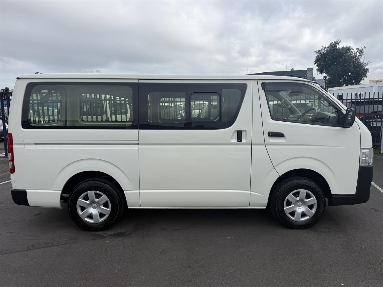 2018 Toyota Hiace thumbnail