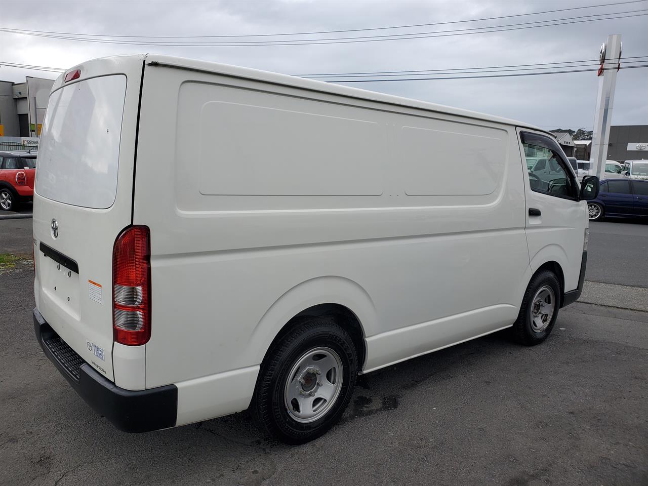 2021 Toyota Hiace thumbnail