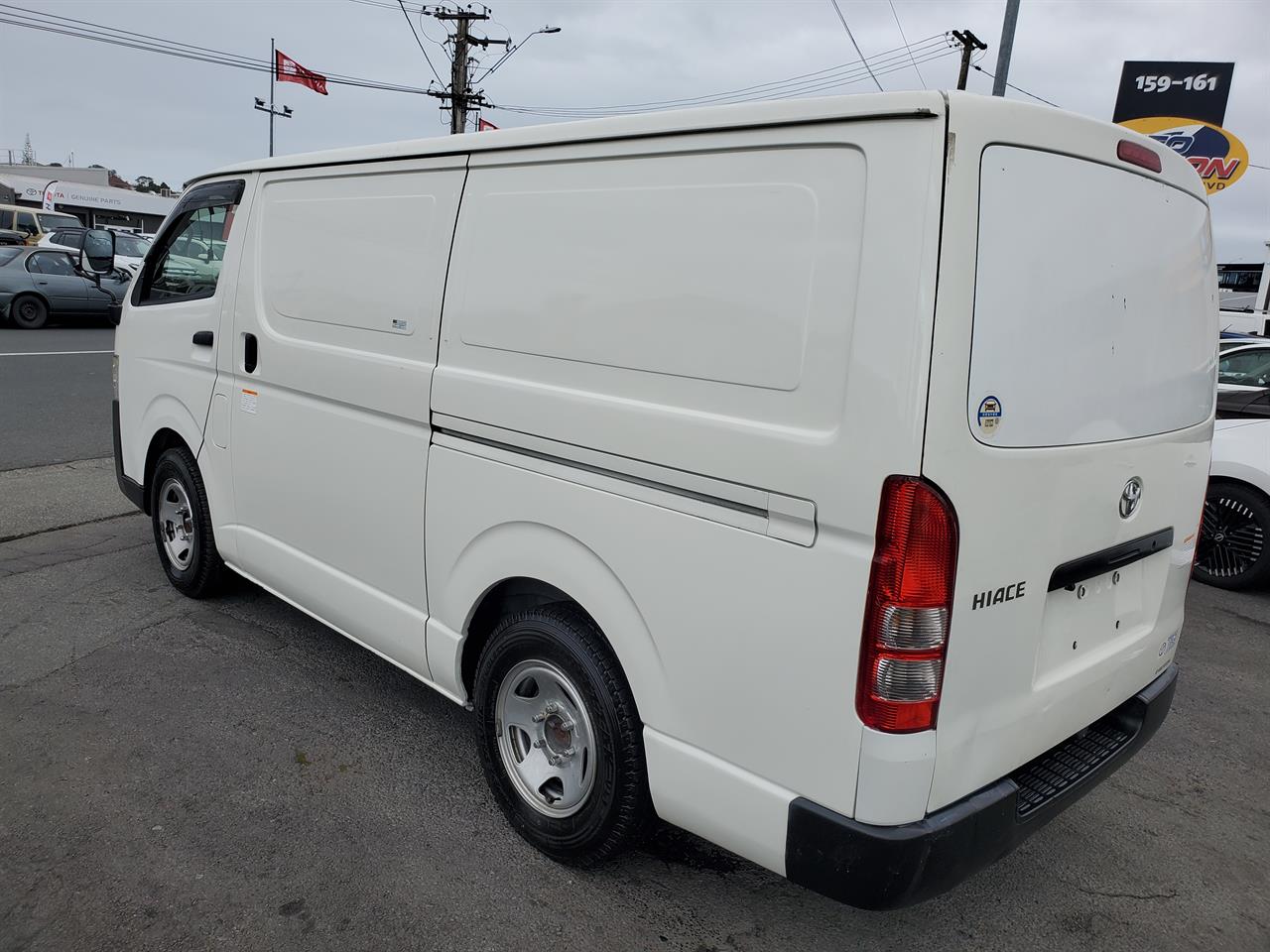 2021 Toyota Hiace thumbnail