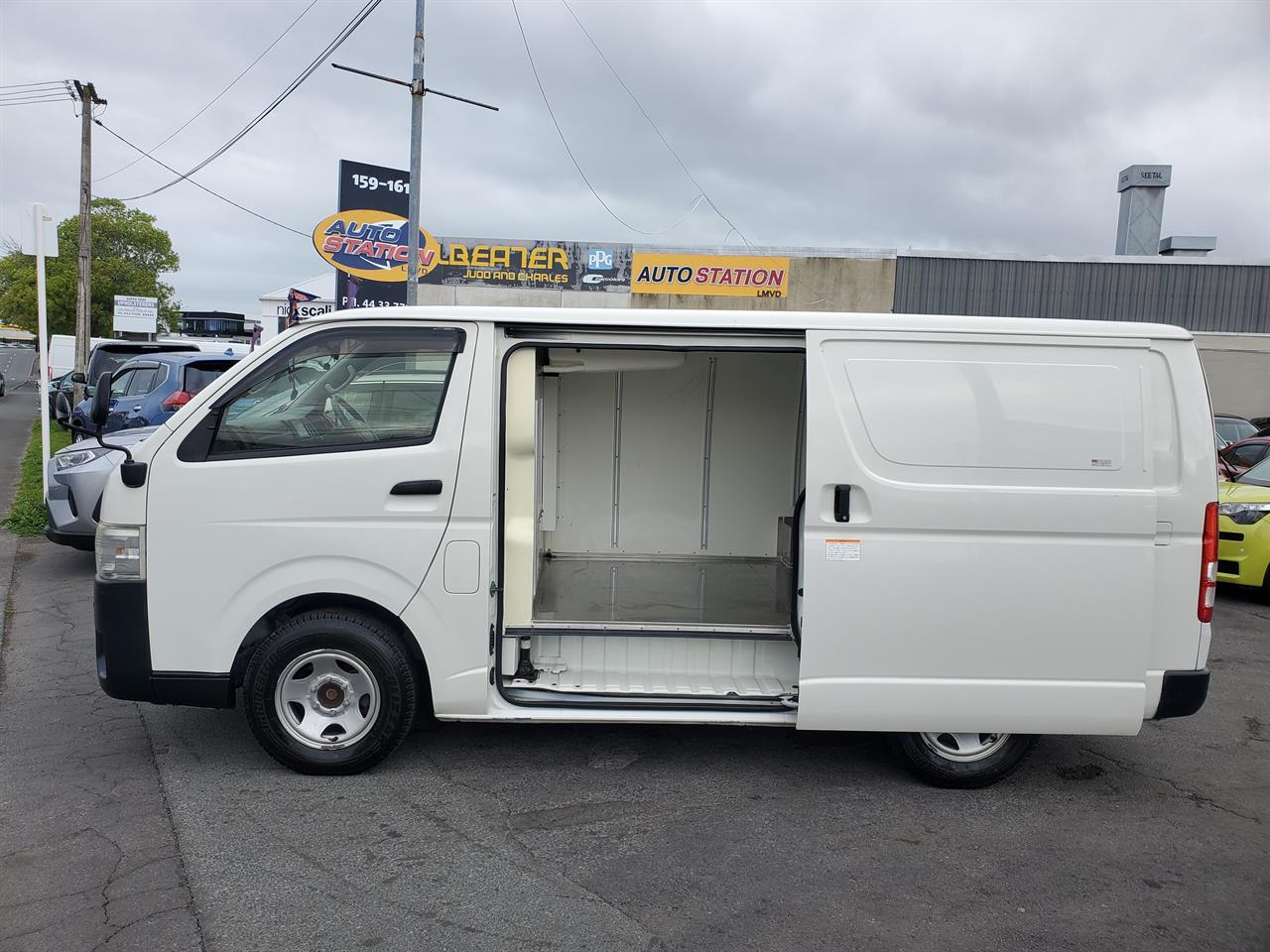 2021 Toyota Hiace thumbnail
