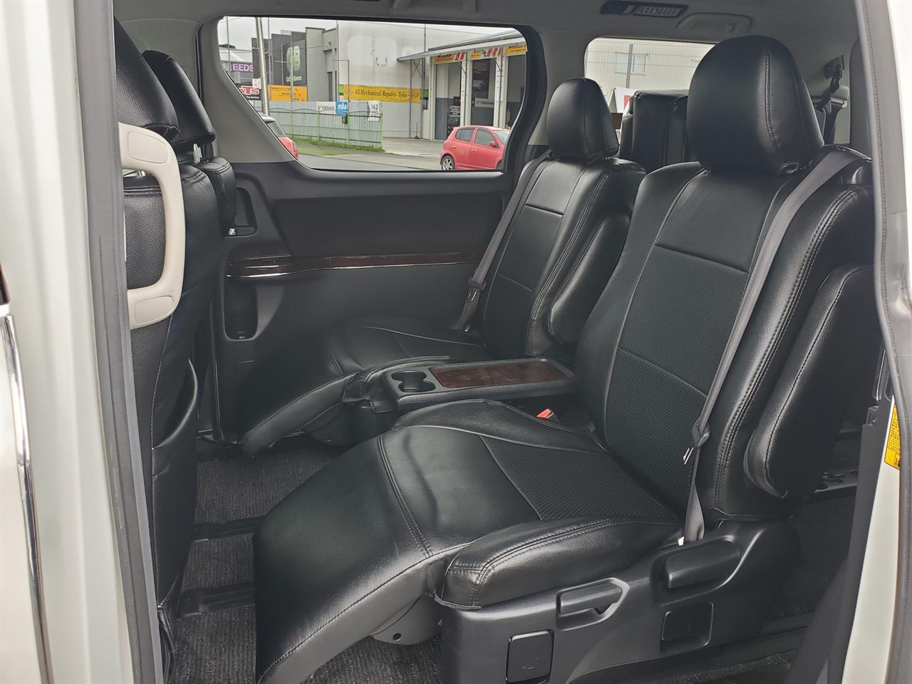 2013 Toyota Alphard thumbnail