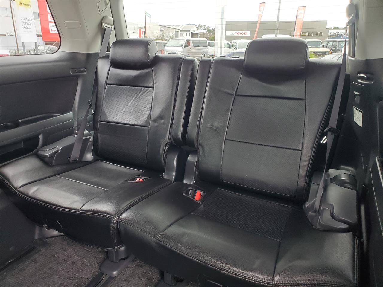 2013 Toyota Alphard thumbnail