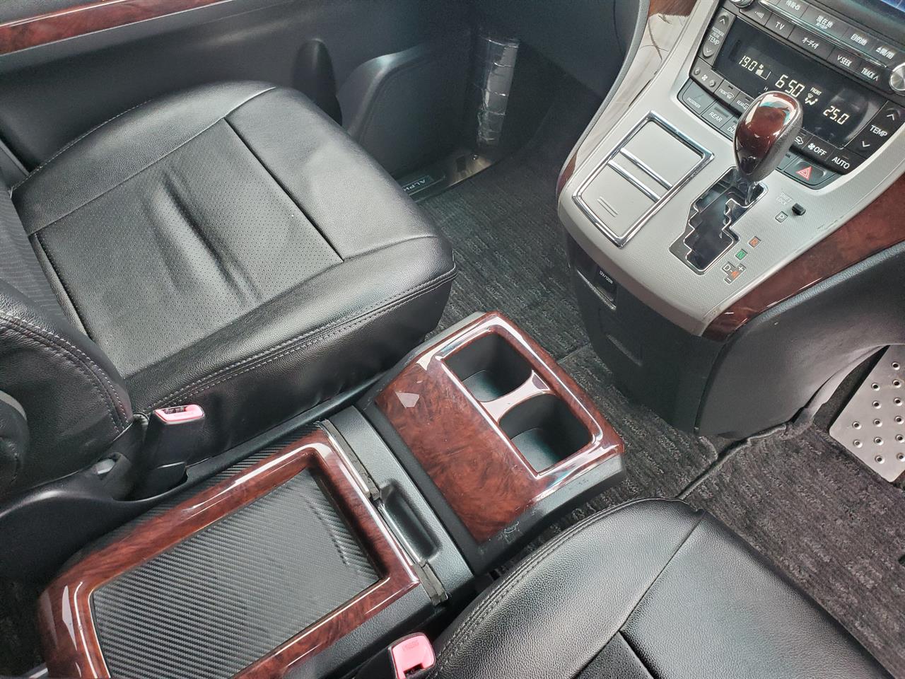 2013 Toyota Alphard thumbnail