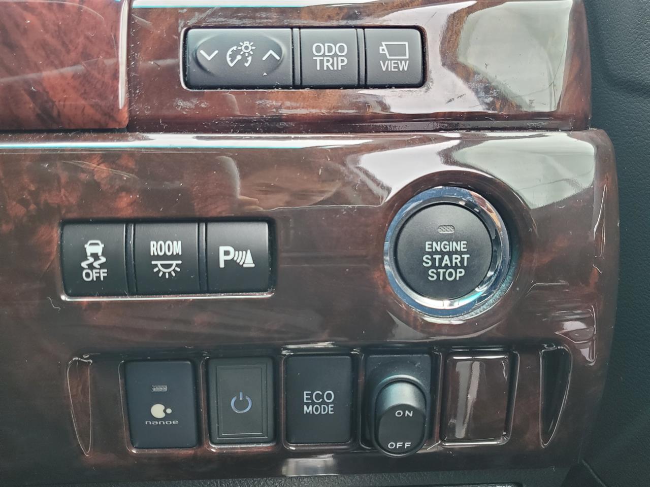 2013 Toyota Alphard thumbnail