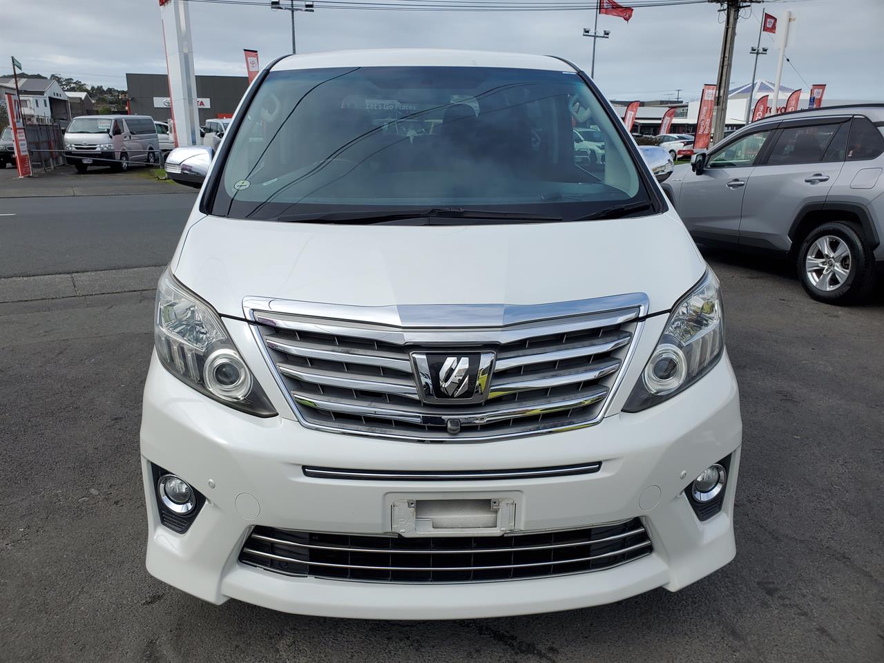 2013 Toyota Alphard thumbnail