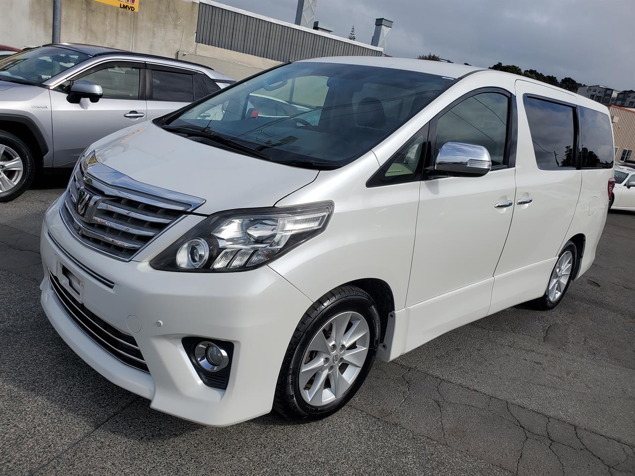2013 Toyota Alphard thumbnail