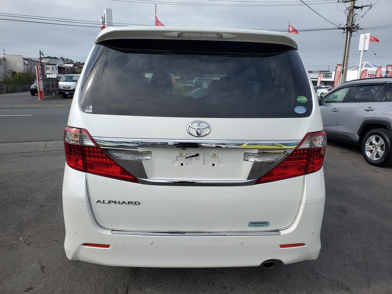 2013 Toyota Alphard thumbnail