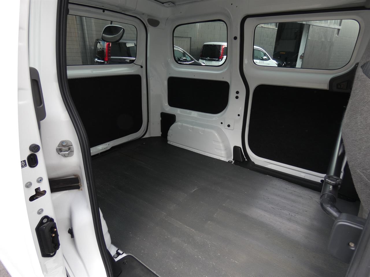 2021 Nissan NV200 thumbnail