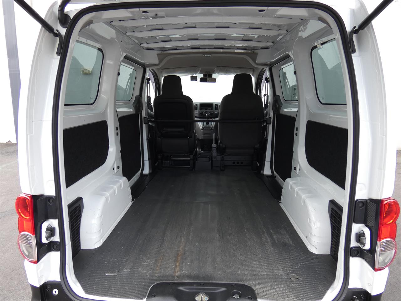 2021 Nissan NV200 thumbnail