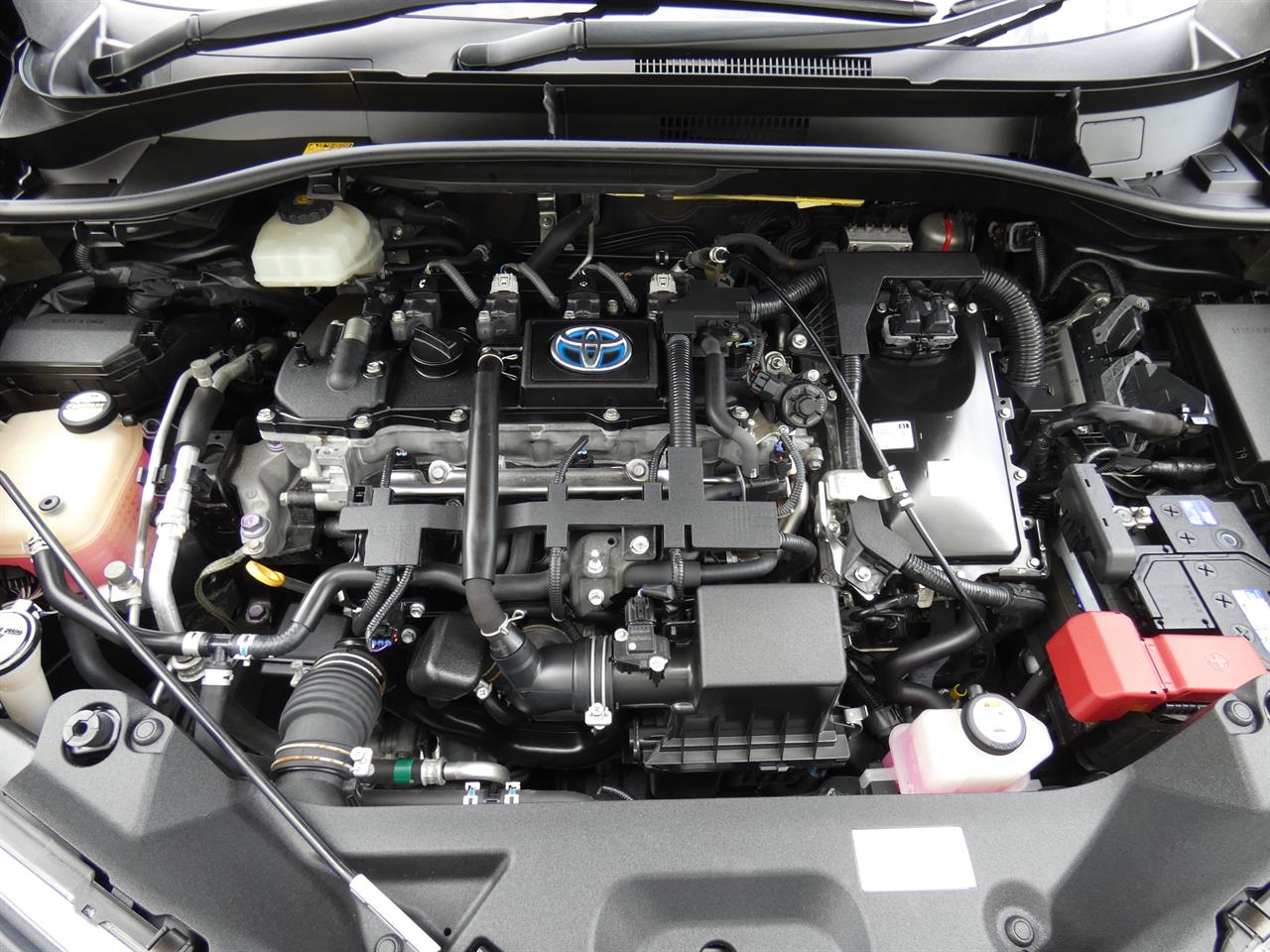 2017 Toyota C-HR thumbnail