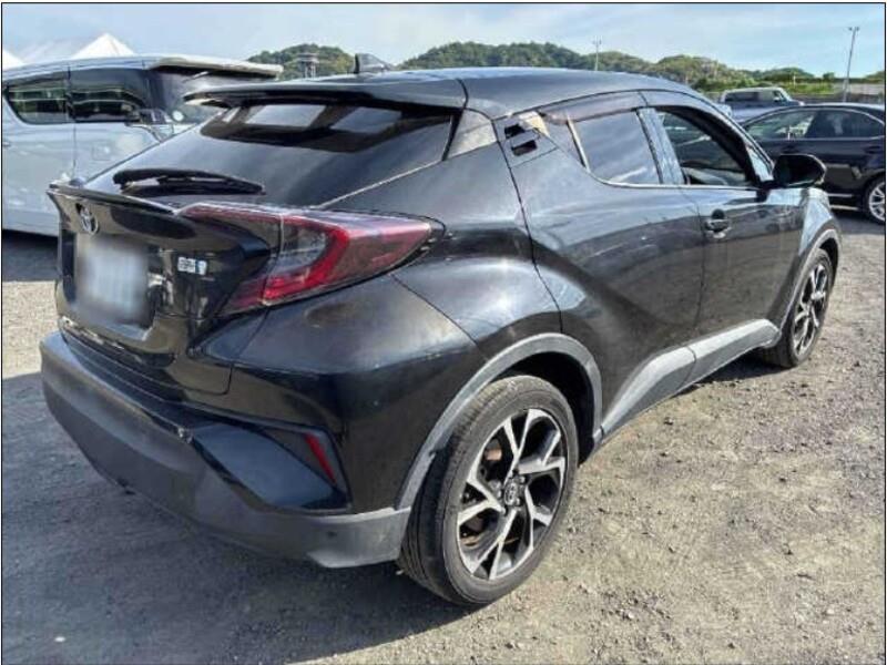 2017 Toyota C-HR thumbnail