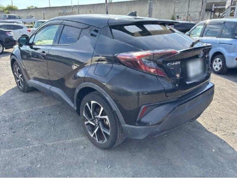 2017 Toyota C-HR thumbnail