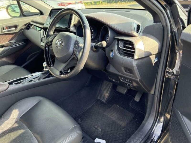 2017 Toyota C-HR thumbnail