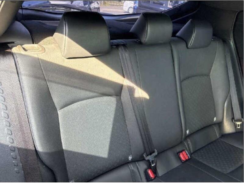 2017 Toyota C-HR thumbnail