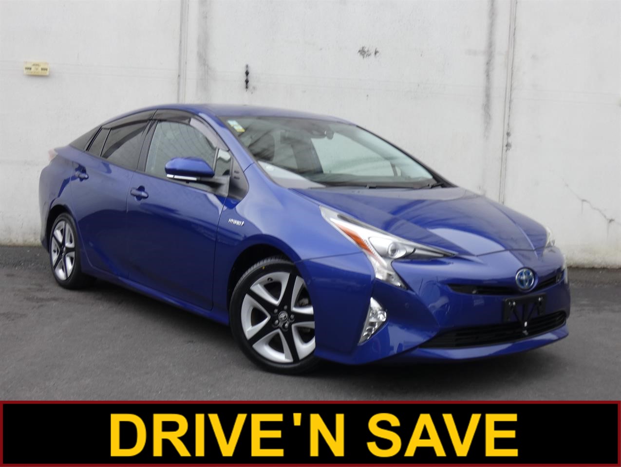 2017 Toyota Prius thumbnail