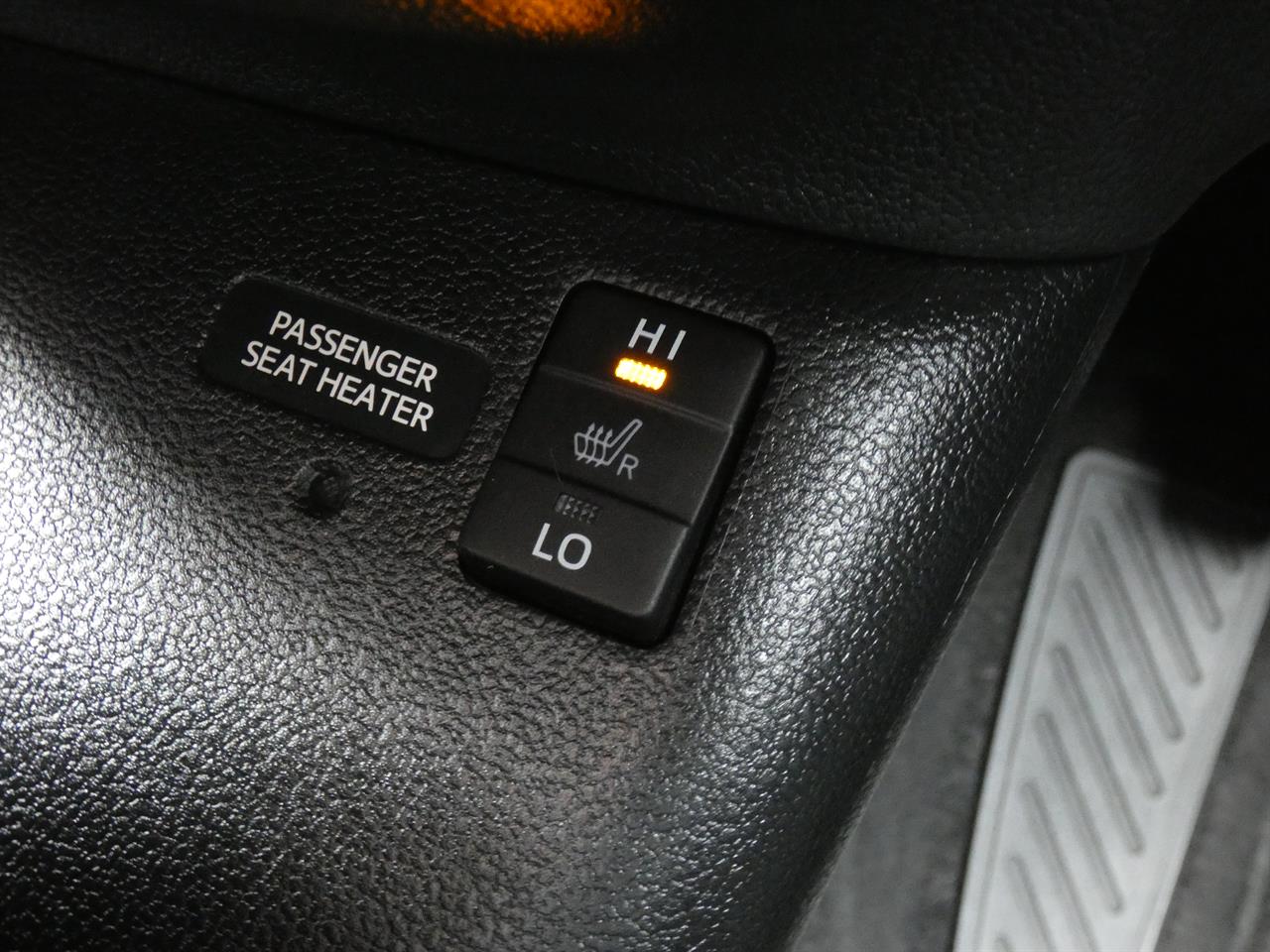 2017 Toyota Prius thumbnail