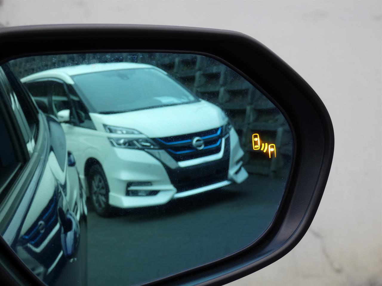 2017 Toyota Prius thumbnail