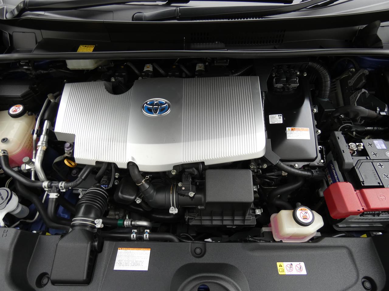 2017 Toyota Prius thumbnail