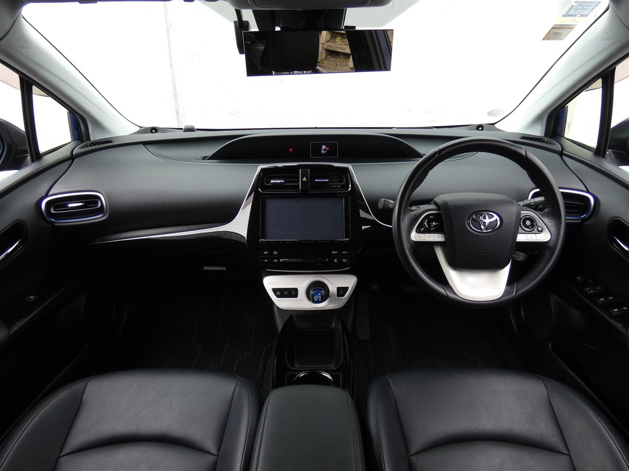 2017 Toyota Prius thumbnail