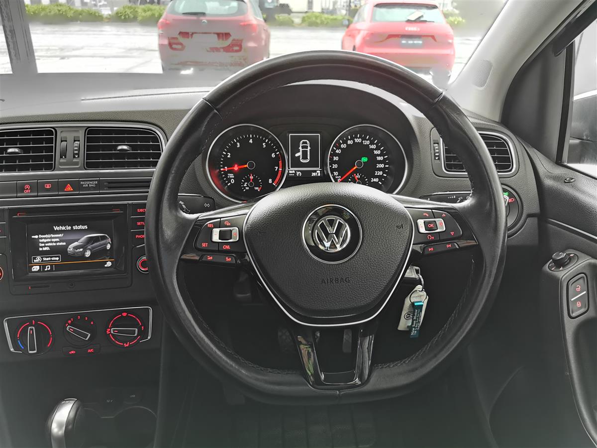 2015 Volkswagen Polo thumbnail