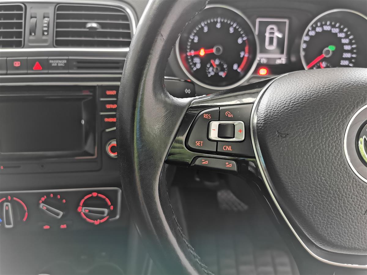2015 Volkswagen Polo thumbnail