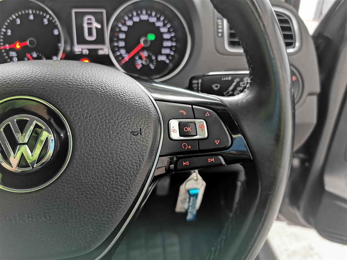 2015 Volkswagen Polo thumbnail