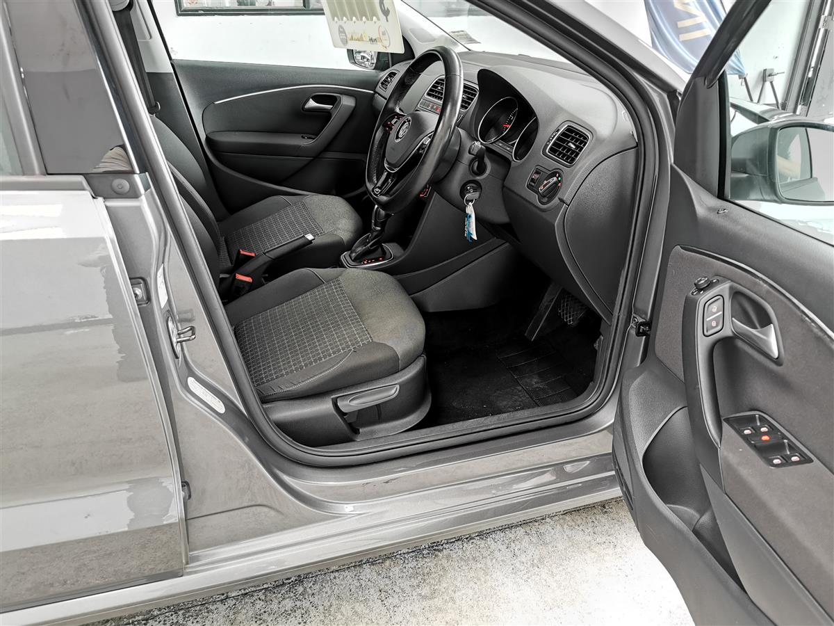 2015 Volkswagen Polo thumbnail