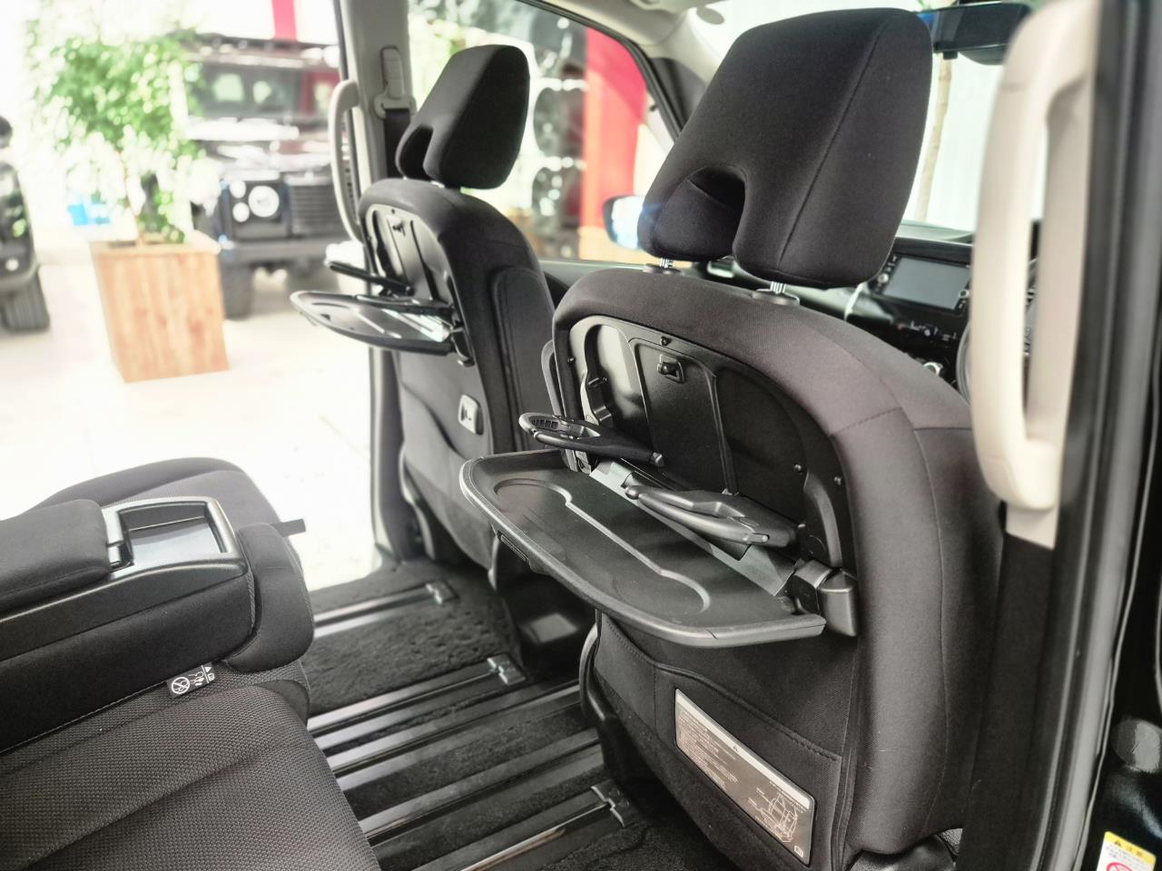 2017 Nissan Serena thumbnail
