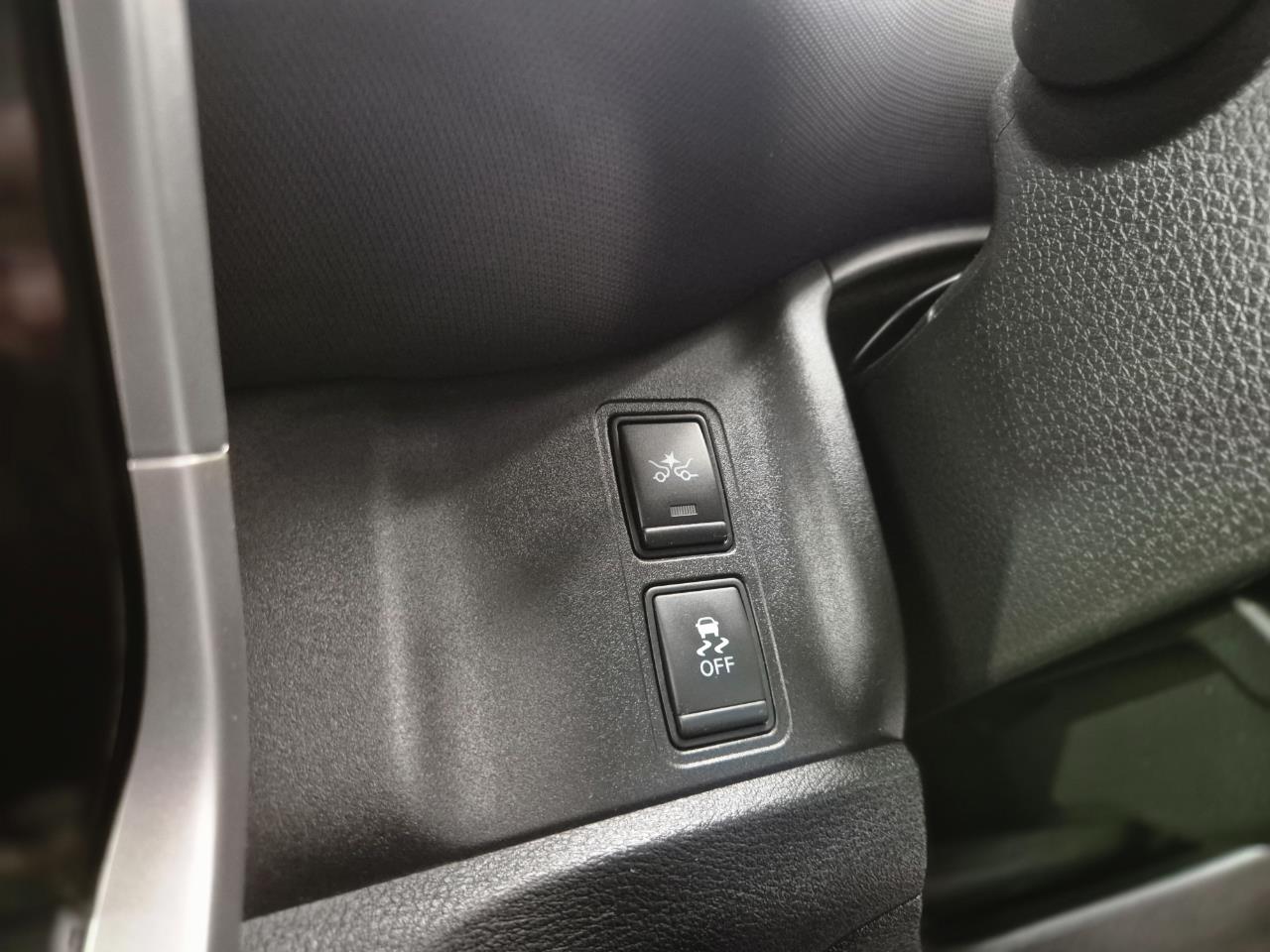 2017 Nissan Serena thumbnail