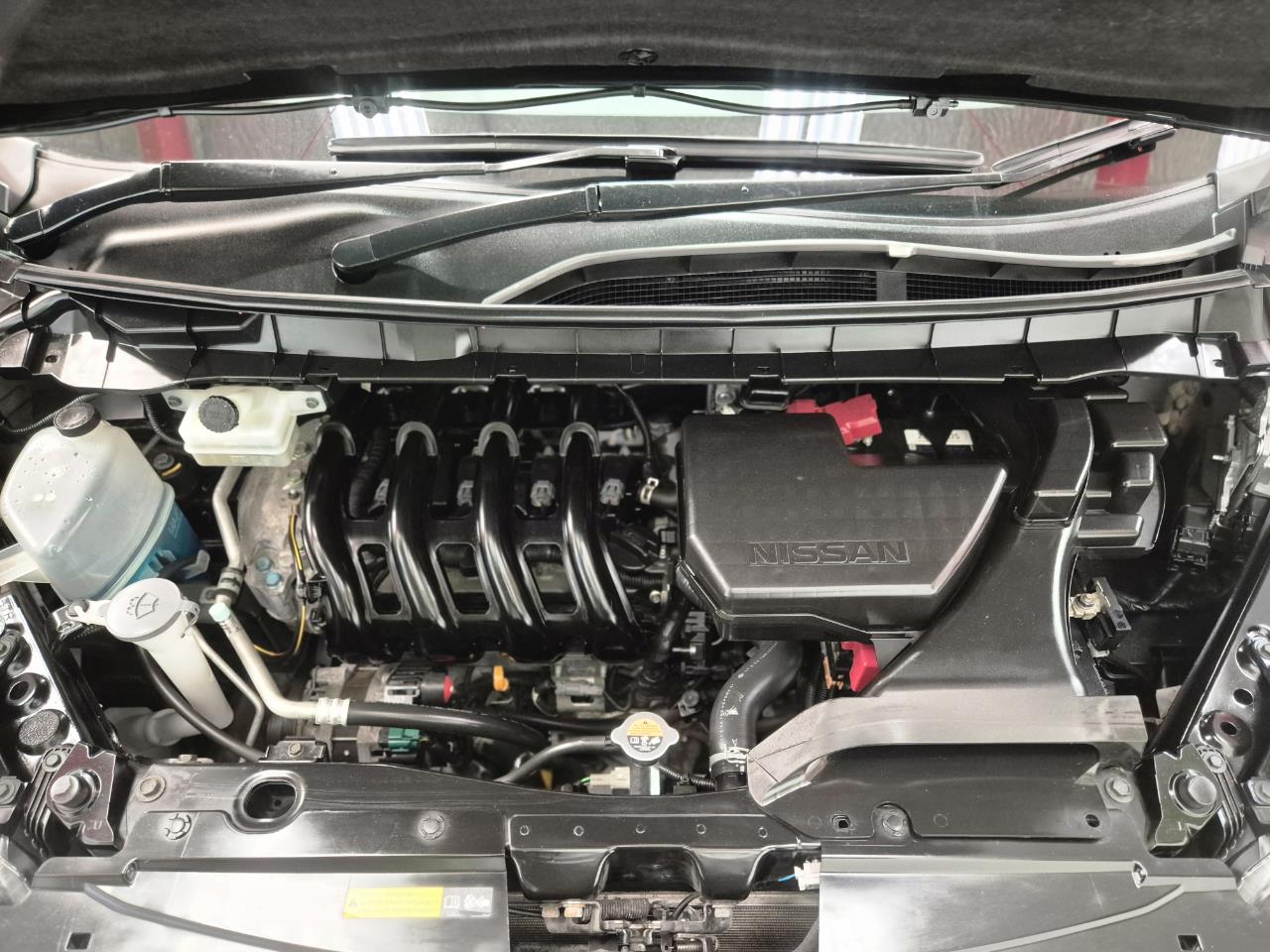 2017 Nissan Serena thumbnail
