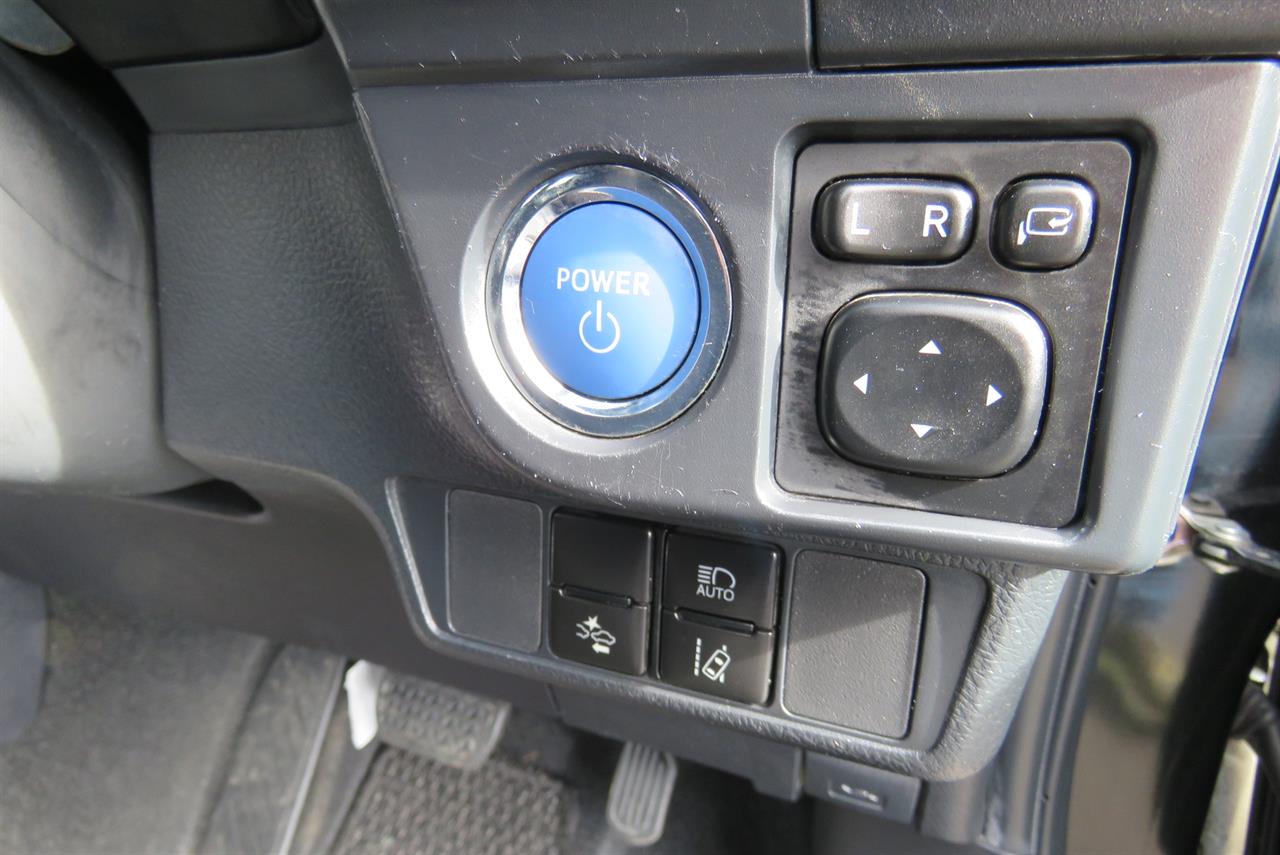 2018 Toyota Corolla thumbnail