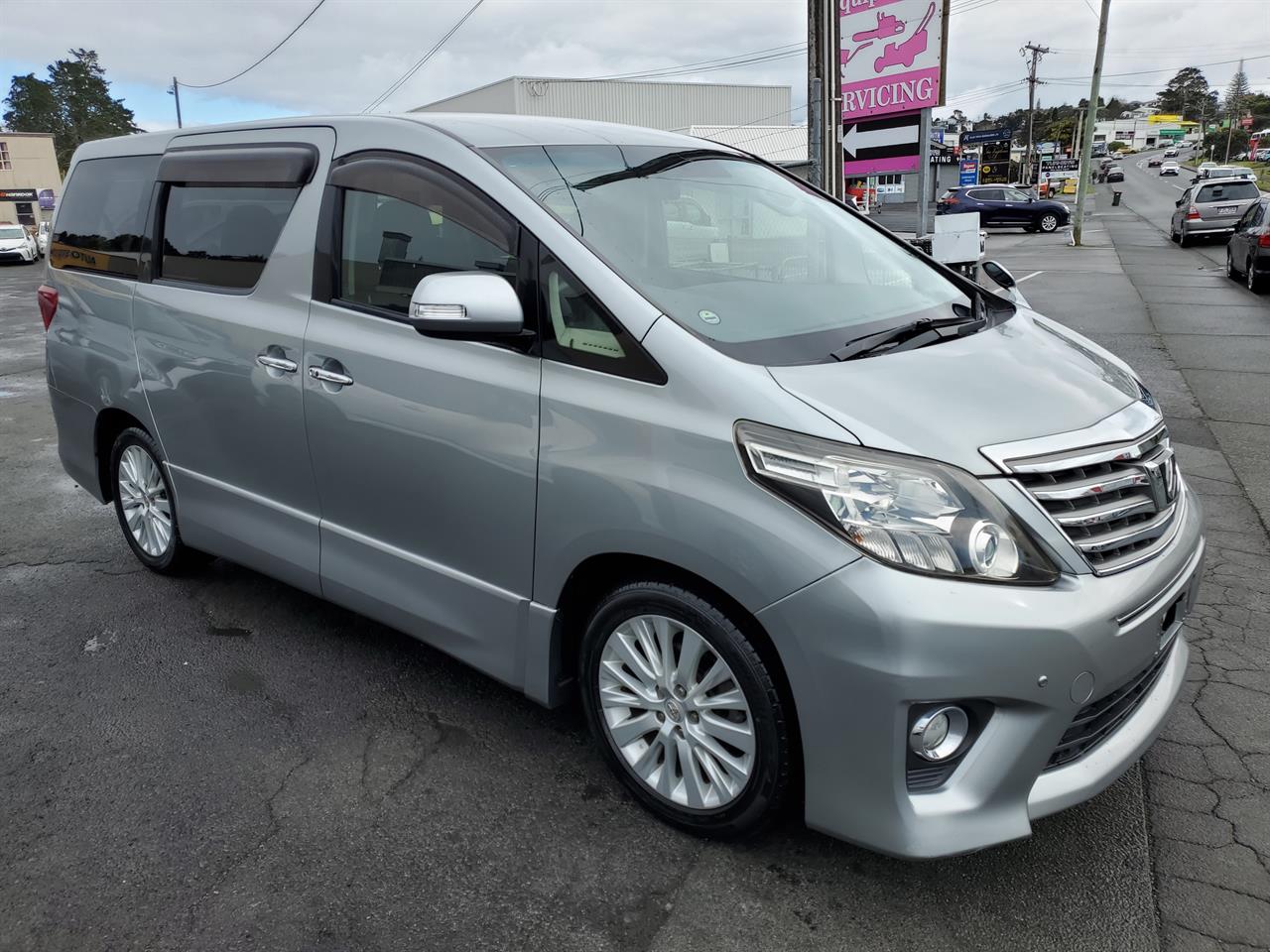 2013 Toyota Alphard thumbnail