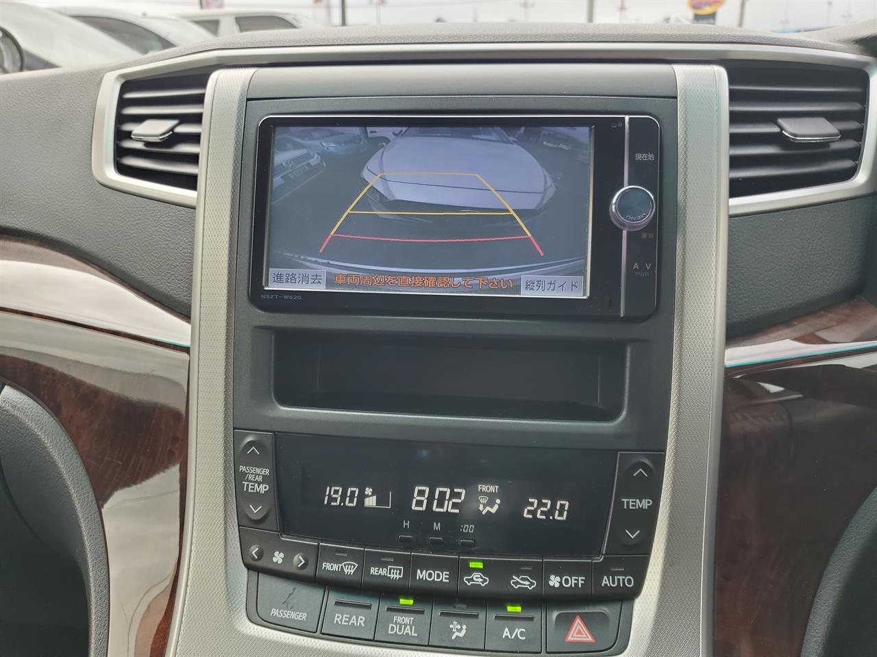 2013 Toyota Alphard thumbnail
