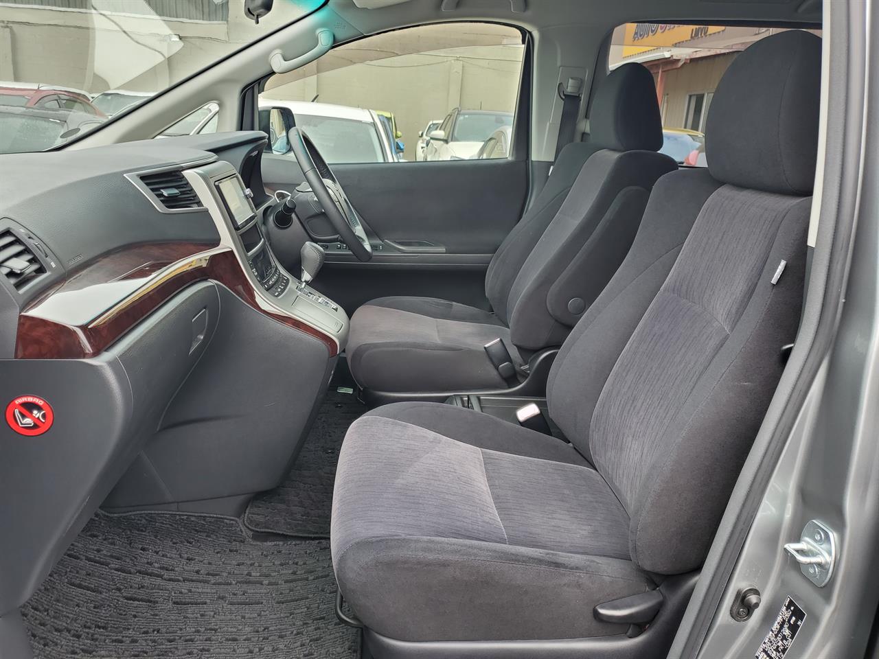 2013 Toyota Alphard thumbnail