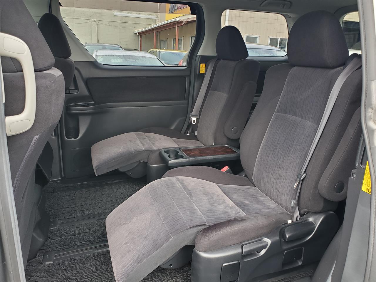 2013 Toyota Alphard thumbnail