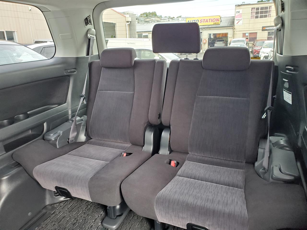 2013 Toyota Alphard thumbnail