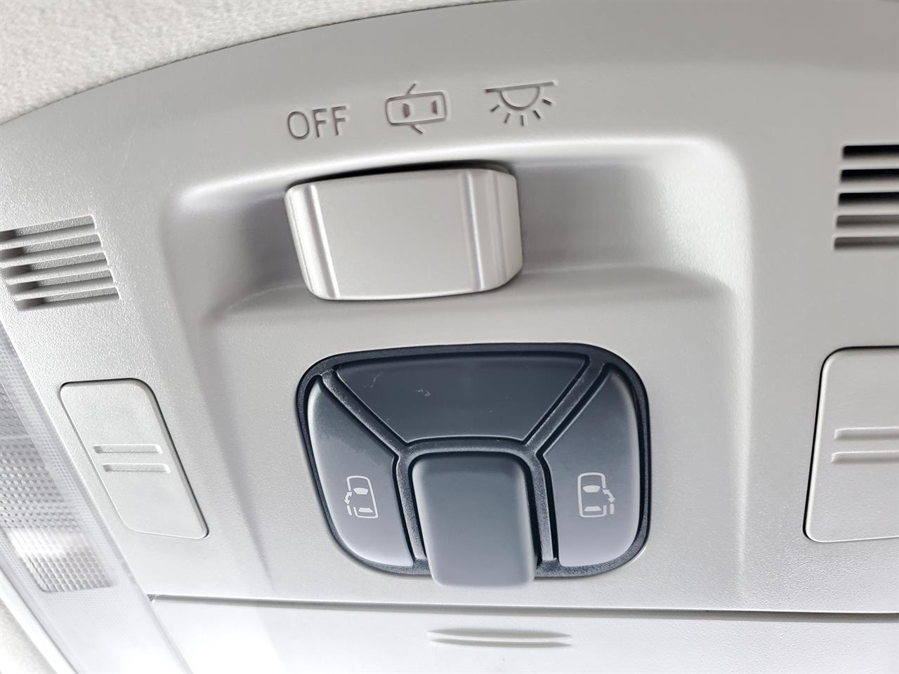 2013 Toyota Alphard thumbnail