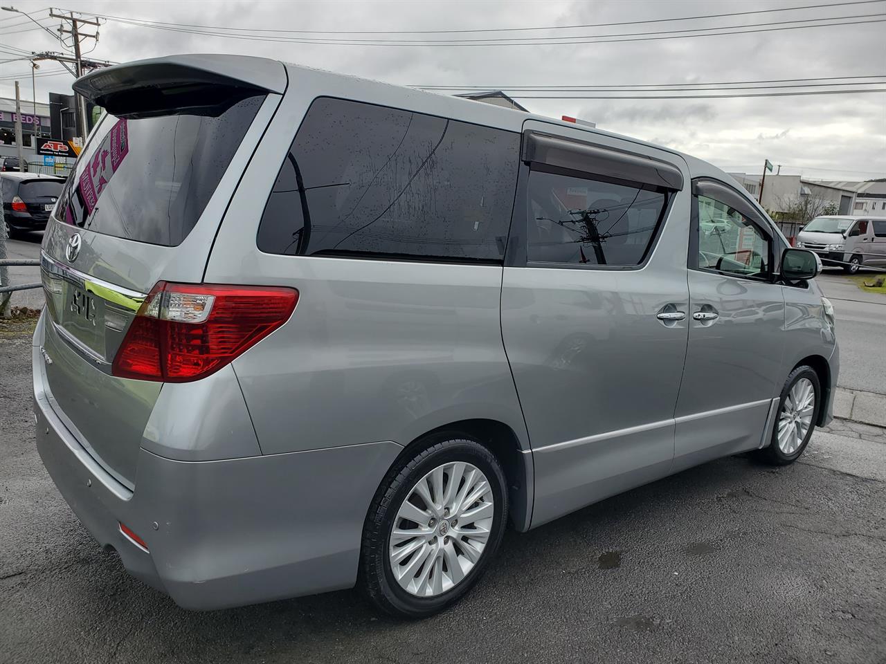 2013 Toyota Alphard thumbnail