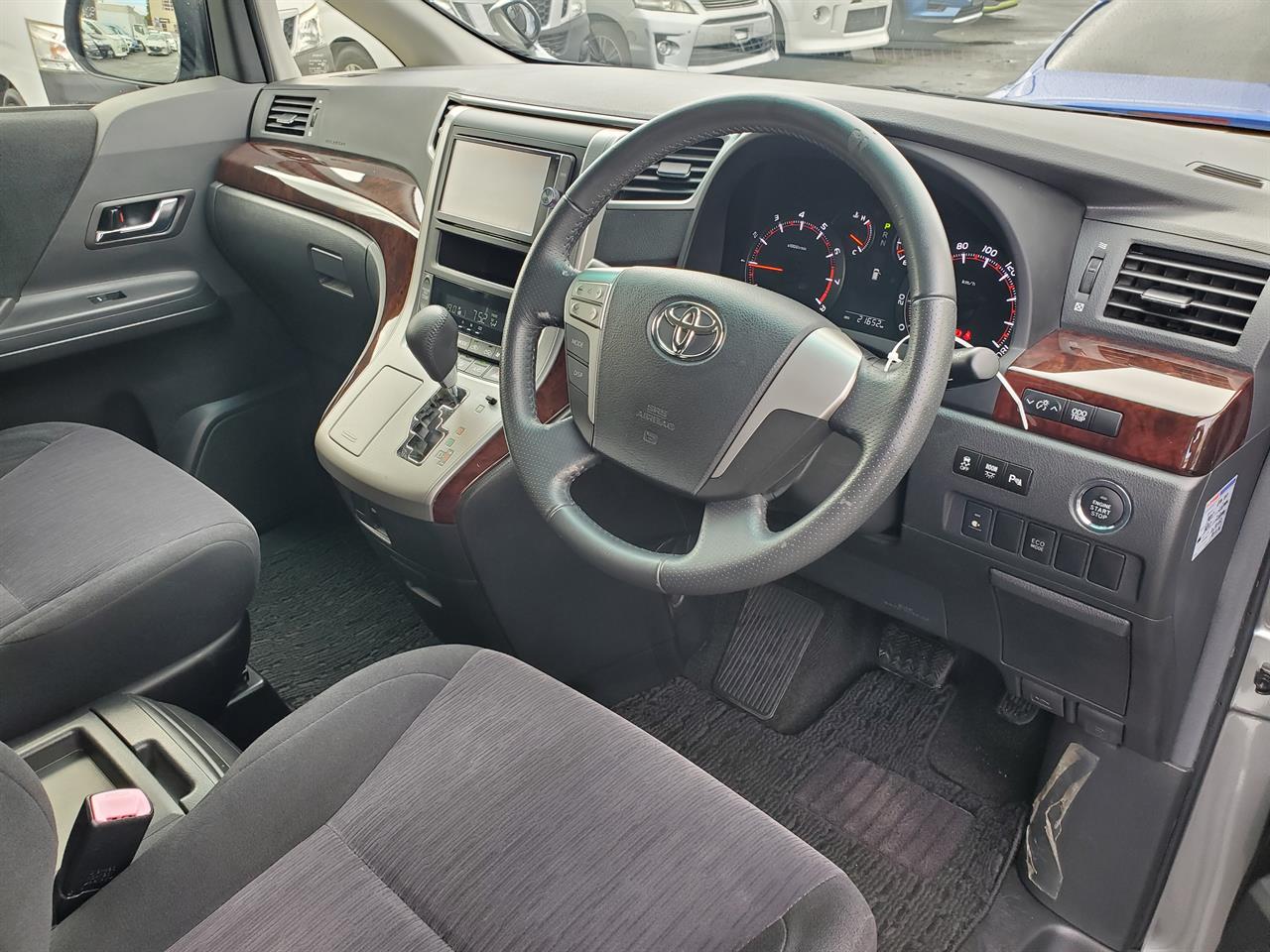 2013 Toyota Alphard thumbnail