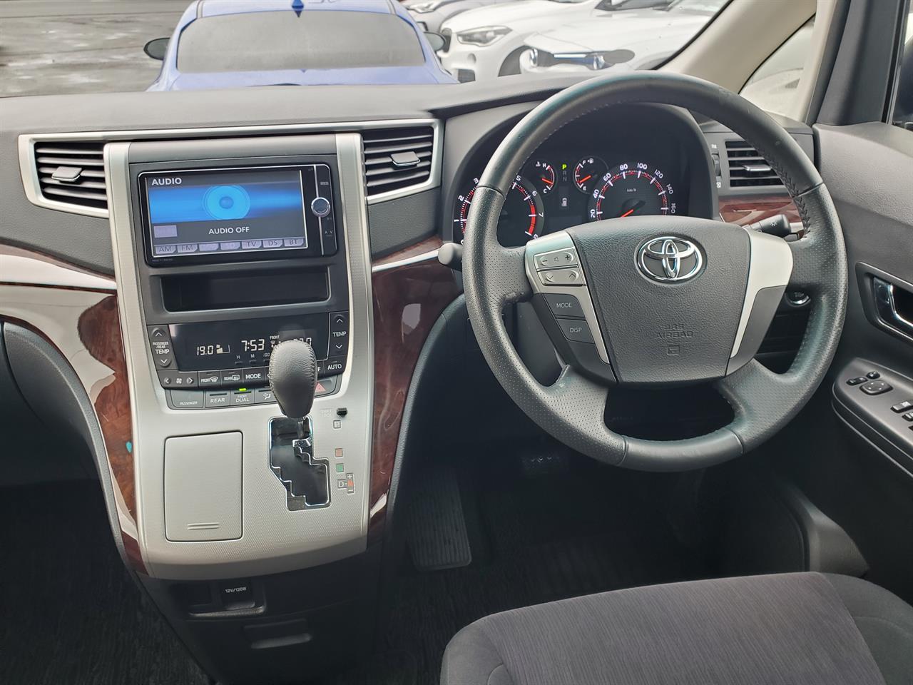 2013 Toyota Alphard thumbnail