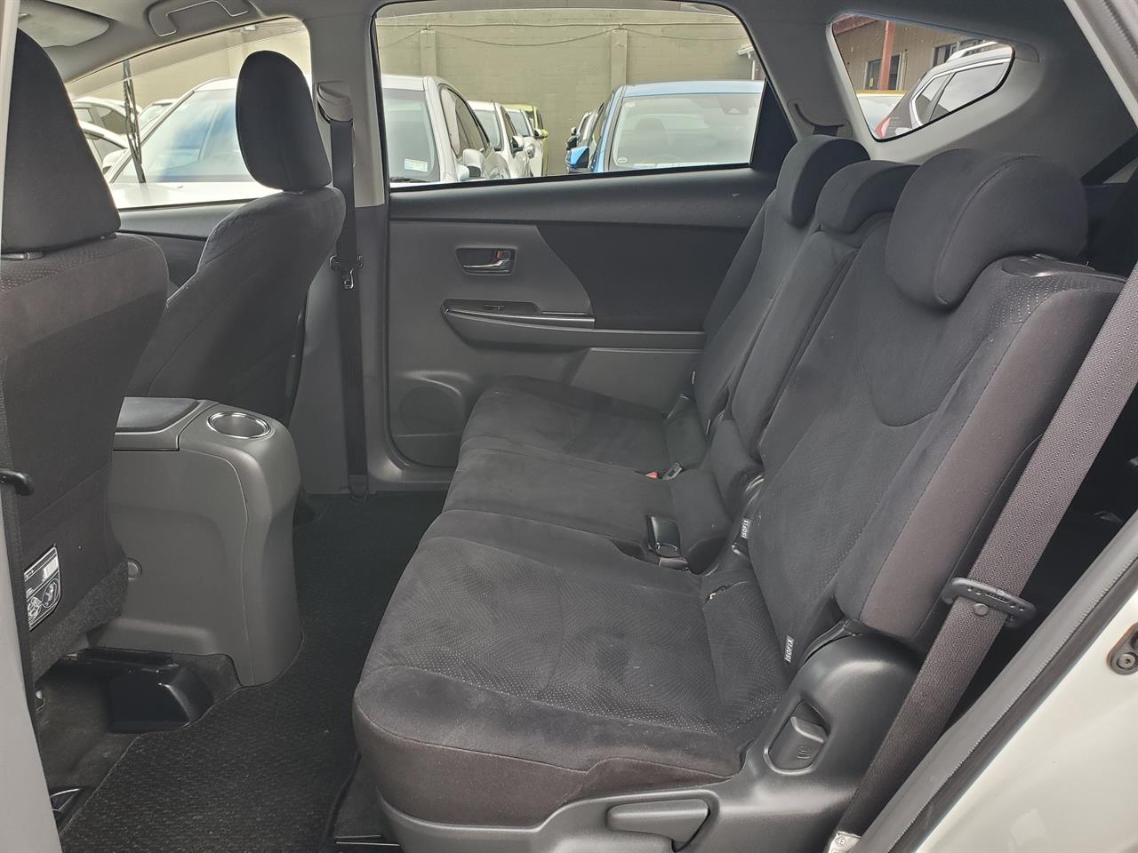 2014 Toyota Prius thumbnail